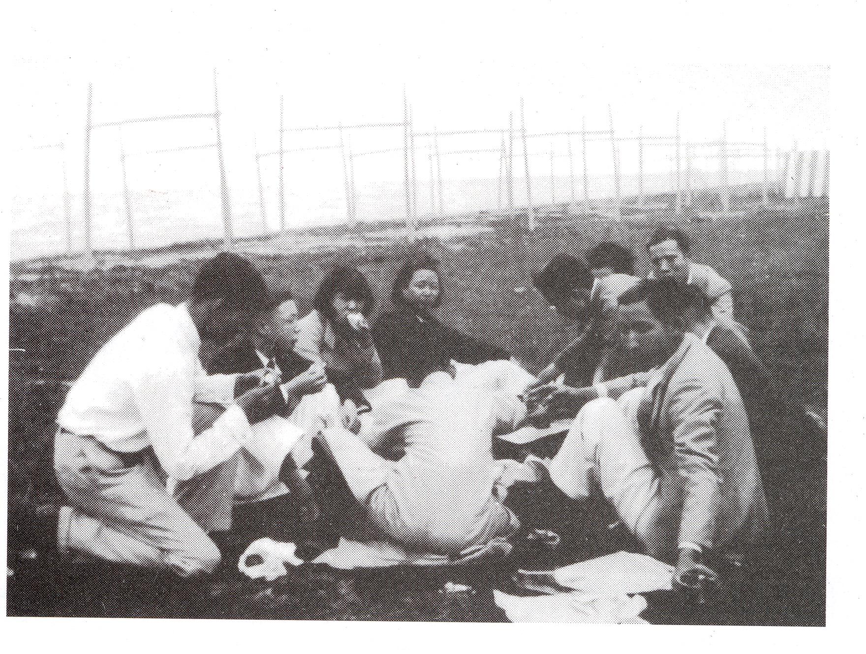1935年，上海交大地下党外围组织——武卫会组织的读书会在上海郊外举行活动。