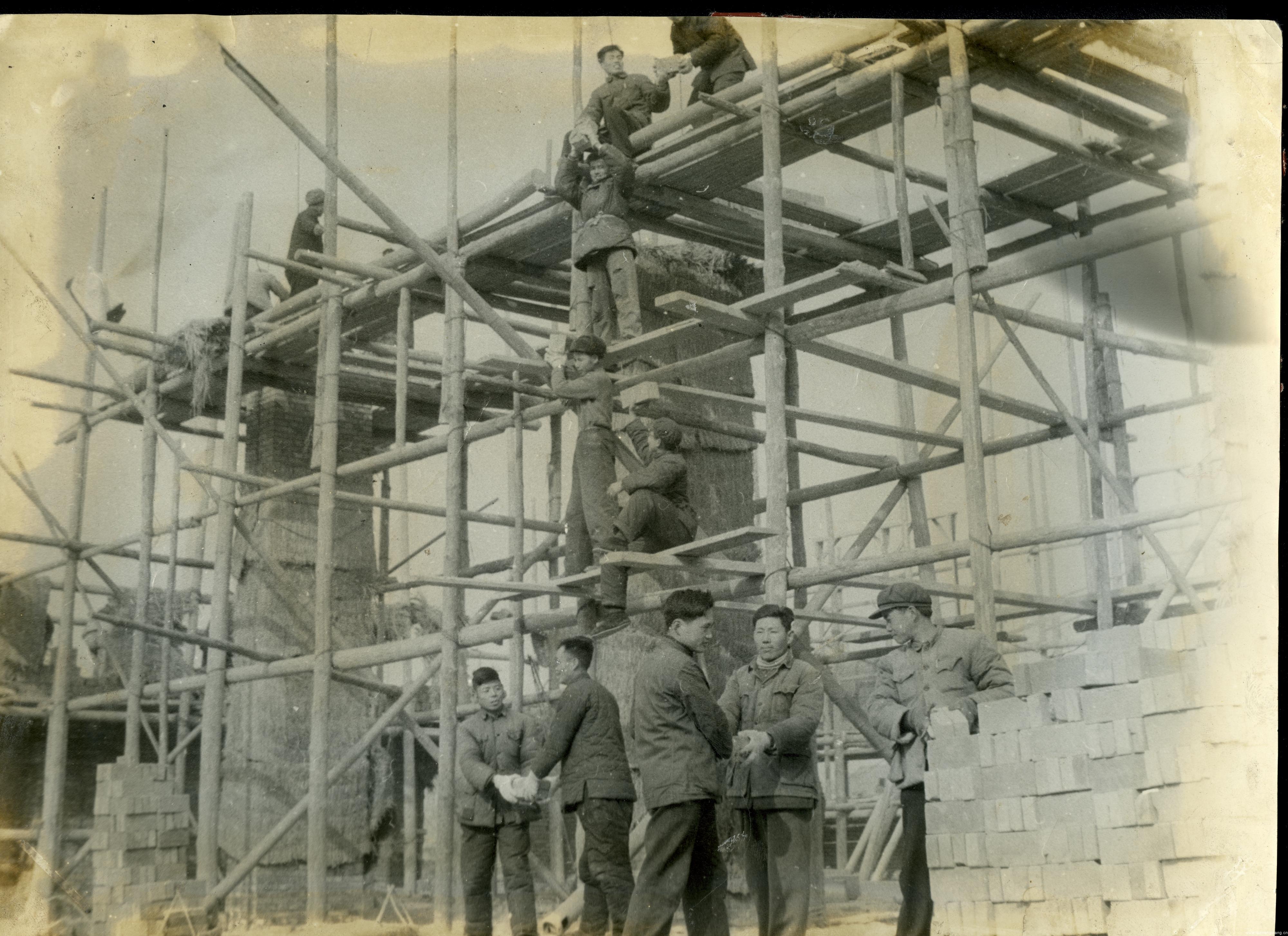1956年校园基础建设场景。