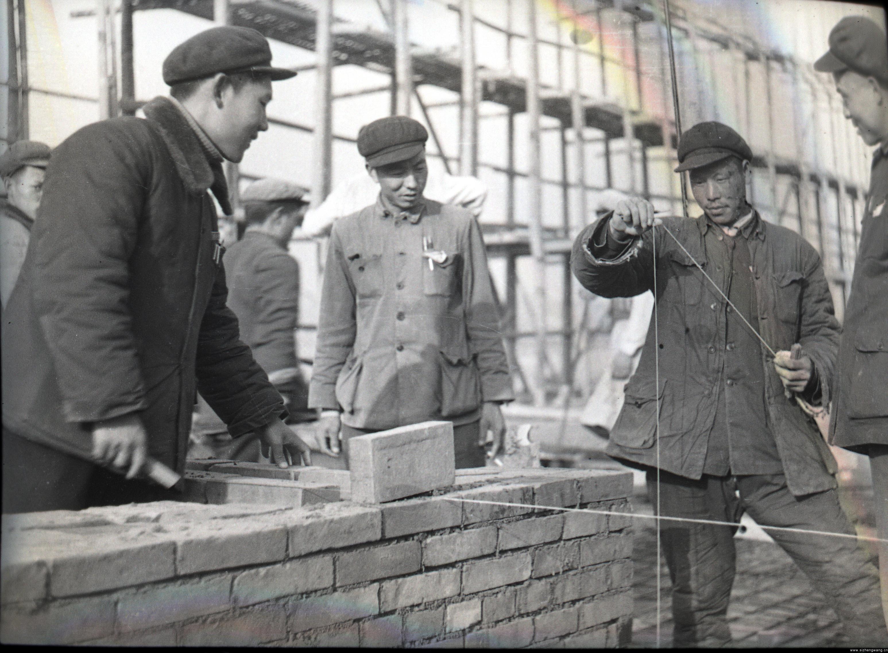 1956年校园基础建设场景。