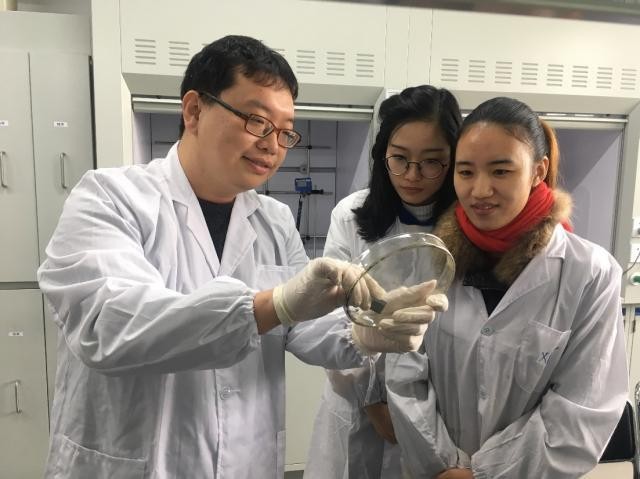 传承师道·立德树人——记东华大学材料科学与工程学院研究员罗维 传承师道·立德树人——记东华大学材料科学与工程学院研究员罗维